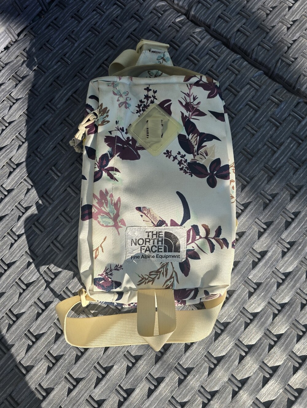 The North Face,Berkeley Field Sling Bag,  In Floral Neutral & Mauve - Picture 5 of 13